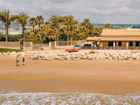 Komfortable und moderne Villa am Strand