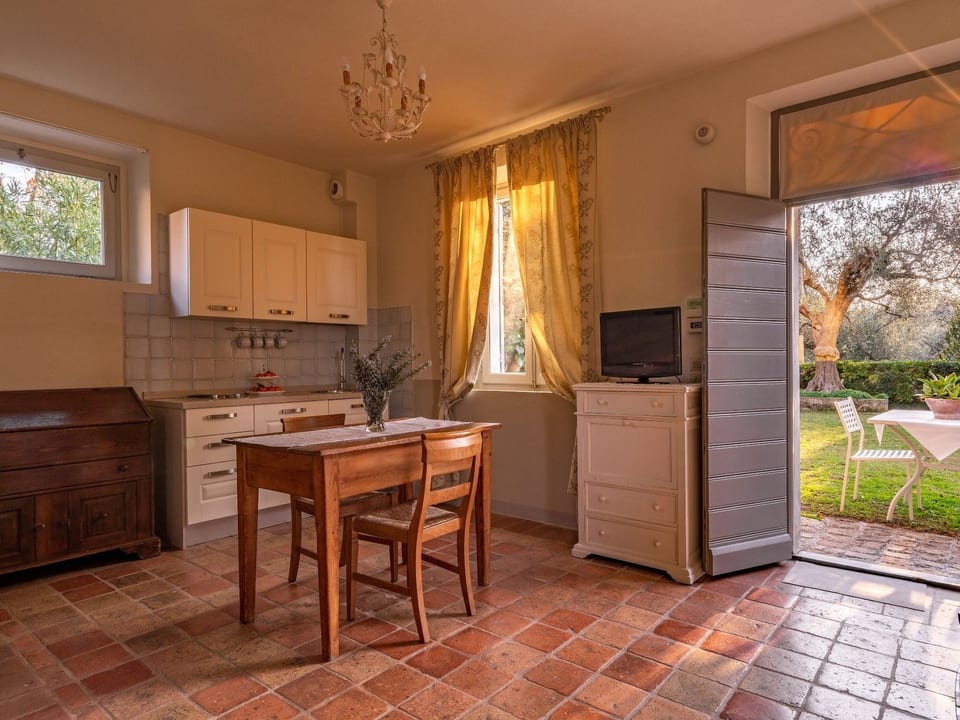 Studio-Apartment mit Sommerpool, Garten und Aussicht - Pesaro