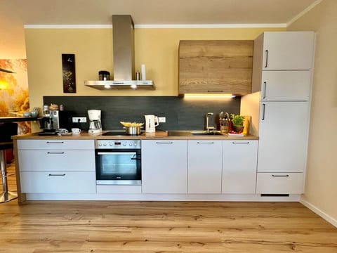 Moderne Wohnung mit Parkplatz und Rheinblick