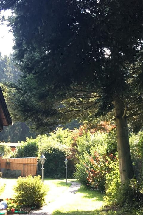 in Oberlahr mit Großem Garten