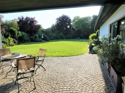 Großzügiges Haus mit traumhafter Gartenanlage