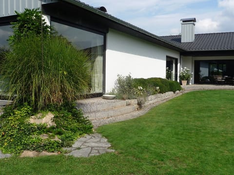 Großzügiges Haus mit traumhafter Gartenanlage