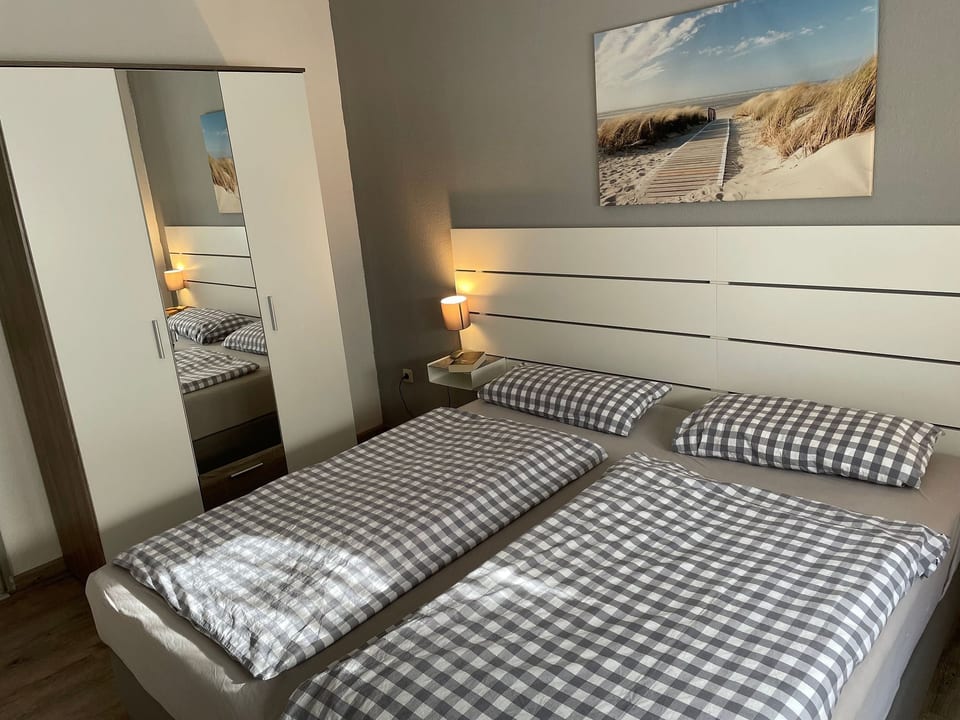 Sonnige Ferienwohnung mit großem Garten - Wittmund