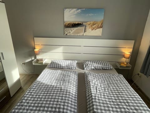 Sonnige Ferienwohnung mit großem Garten