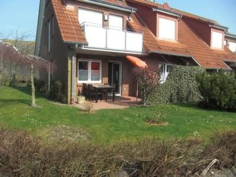 Sonnige Ferienwohnung mit großem Garten