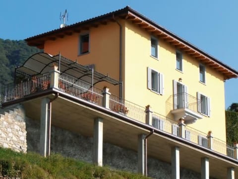 Ferienvilla 'Perla del Lago' mit privatem Pool