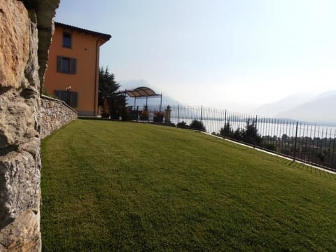 Ferienvilla 'Perla del Lago' mit privatem Pool