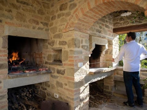 Wohnung in Cortona mit Terrasse, Garten und Grill