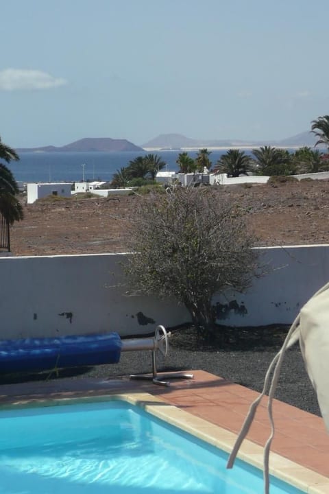 Villa mit Pool und herrlichem Meerblick