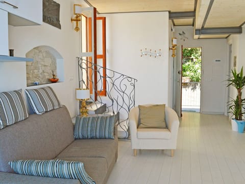 Charmantes Appartement in Moneglia mit Großer Terrasse
