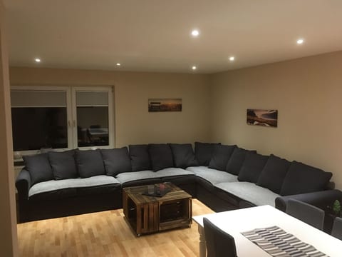 Wohnung in Tewel mit Terrasse, Garten und Grill