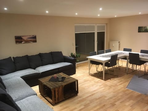 Wohnung in Tewel mit Terrasse, Garten und Grill