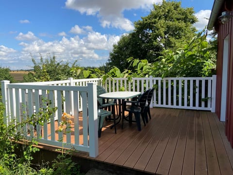 Haus in Zimmert mit Terrasse, Grill und Garten