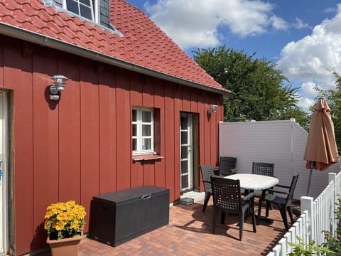 Haus in Zimmert mit Terrasse, Grill und Garten