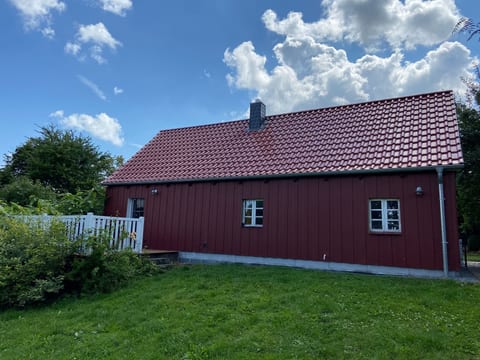 Haus in Zimmert mit Terrasse, Grill und Garten