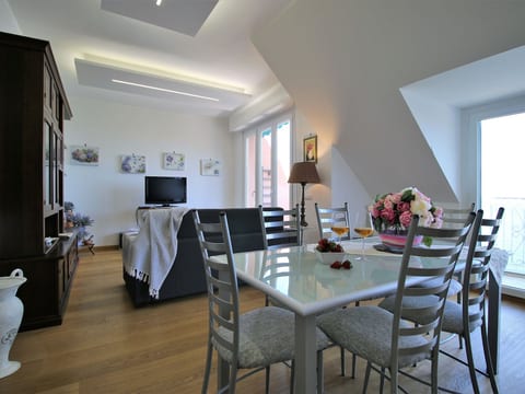mit Terrasse