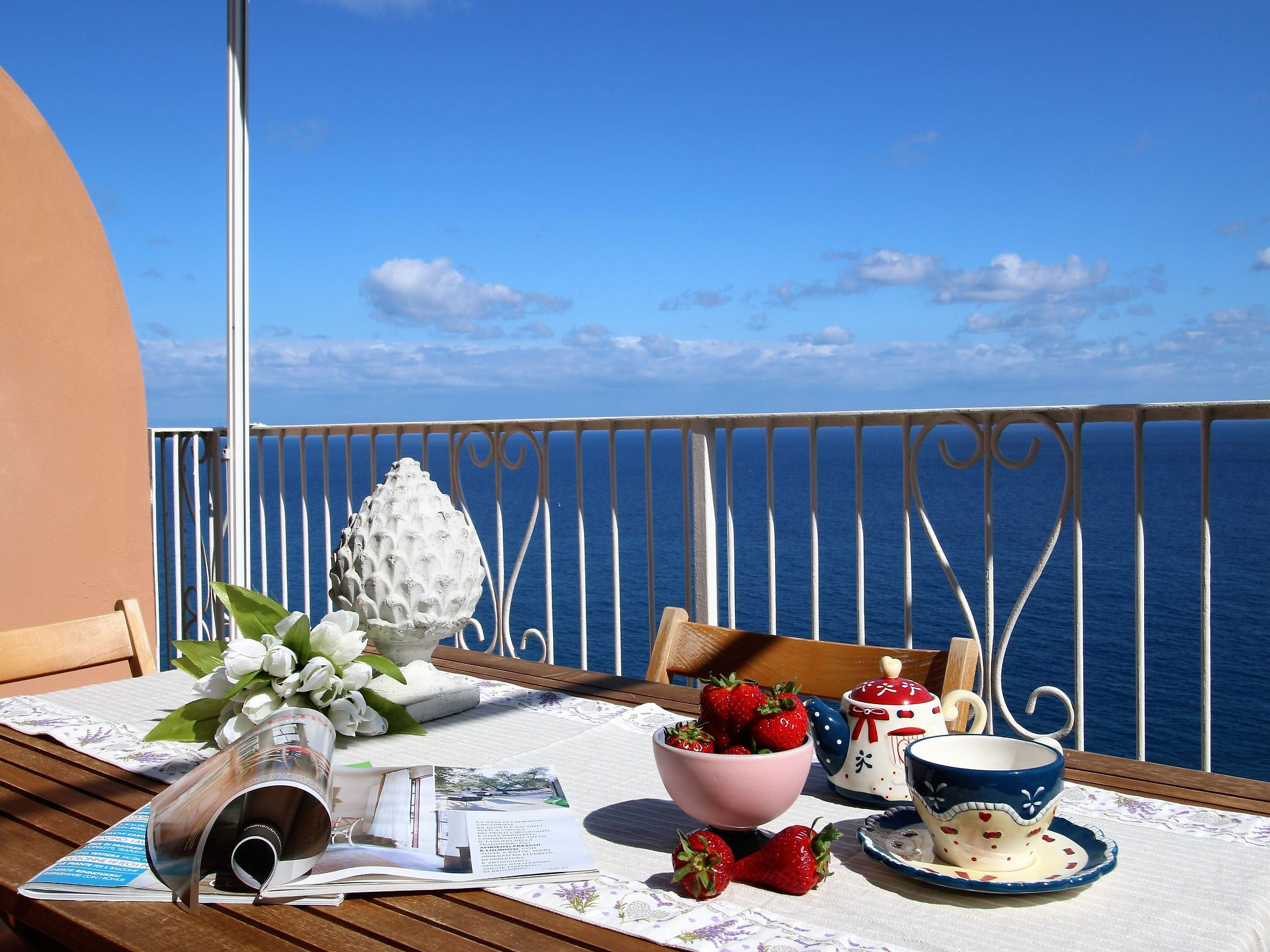 mit Terrasse