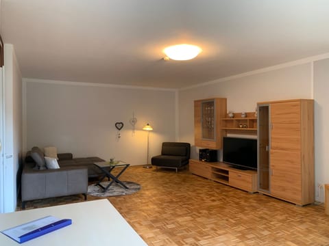 Elbe-Ferienwohnung mit Terrasse nah am Zentrum
