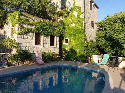 "Kastil" mit privatem Pool