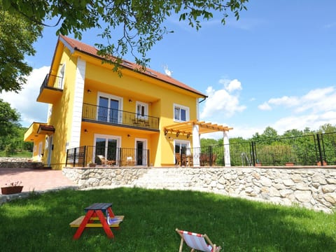 Alleinstehendes Ferienhaus mit Swimmingpool