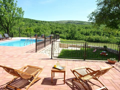 Alleinstehendes Ferienhaus mit Swimmingpool