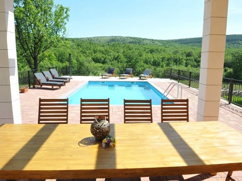 Alleinstehendes Ferienhaus mit Swimmingpool