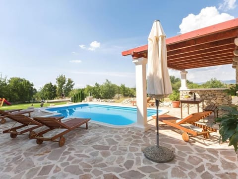 Villa Ivy mit perfekter Privatsphäre, Pool, Sauna