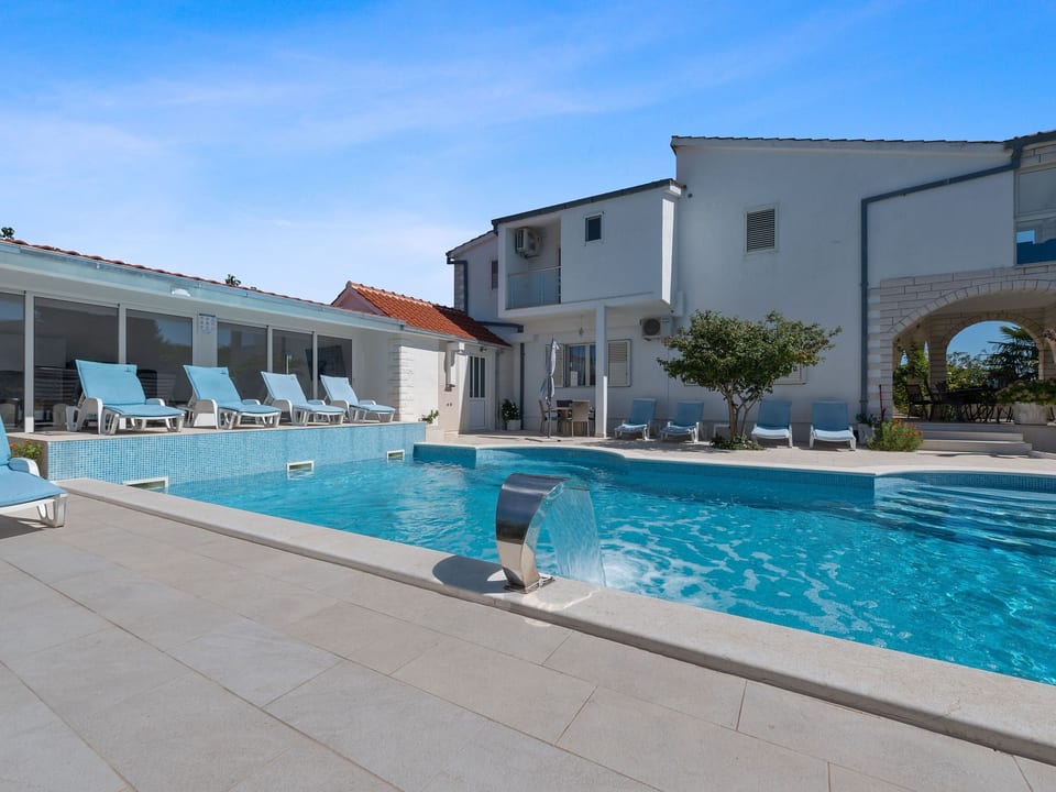 Villa Almas con piscina, palestra, campo da tennis - Neorić