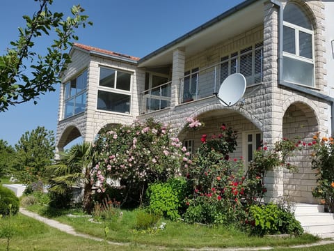 Villa Almas mit Schwimmbad, Fitnessraum, Tennisplatz