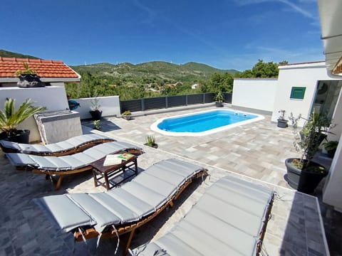 "Ferienhaus Luce" - privater Pool