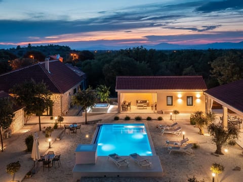 Haus für 11 Personen und 1 Kind in Razvode