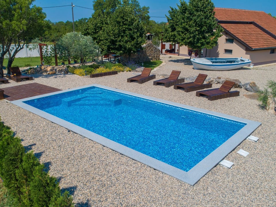 Villa Ni-Sa con piscina privada para 11 personas - Smrdelje