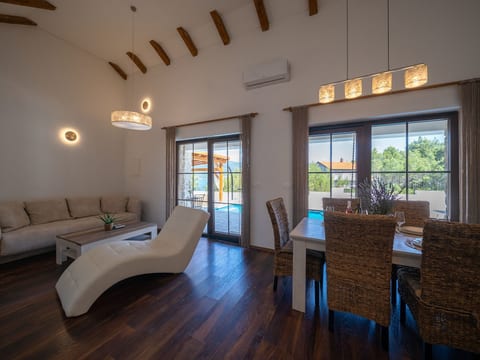 VILLA KARLA