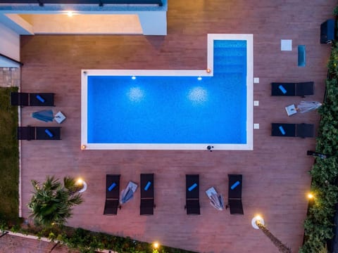 Schönes Haus für 8 Personen mit großem Schwimmbad
