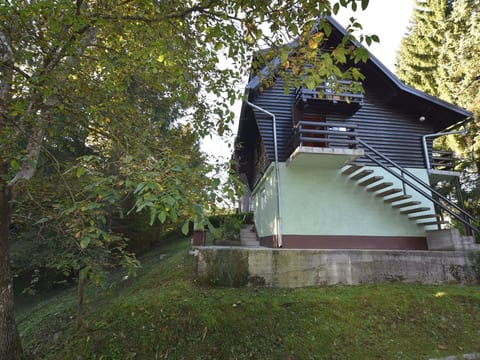 mit Terrasse, Grill und Garten