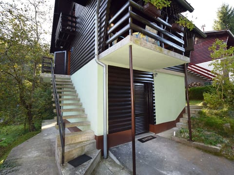 mit Terrasse, Grill und Garten