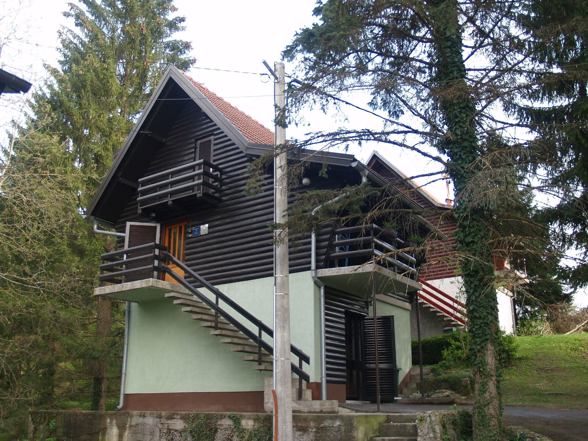 mit Terrasse, Grill und Garten