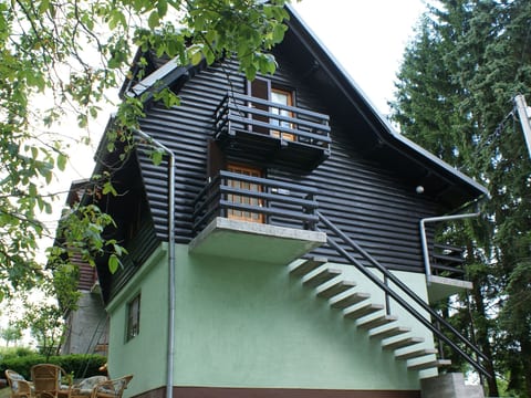 mit Terrasse, Grill und Garten