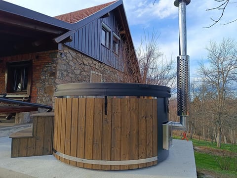 Haus in Sleme Skradsko mit Whirlpool und Parkplatz