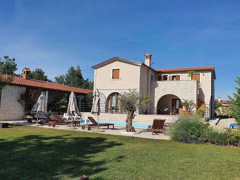 Charmante Villa Histra mit Pool und großem Garten - Bokordići