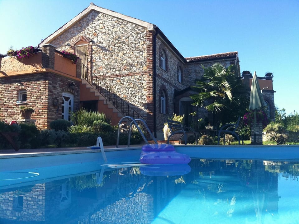 Villa de vacaciones Lucia con piscina y pista de tenis privada - Funtana