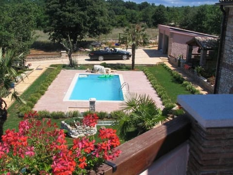 Ferienvilla Lucia mit Pool und eigenem Tennisplatz