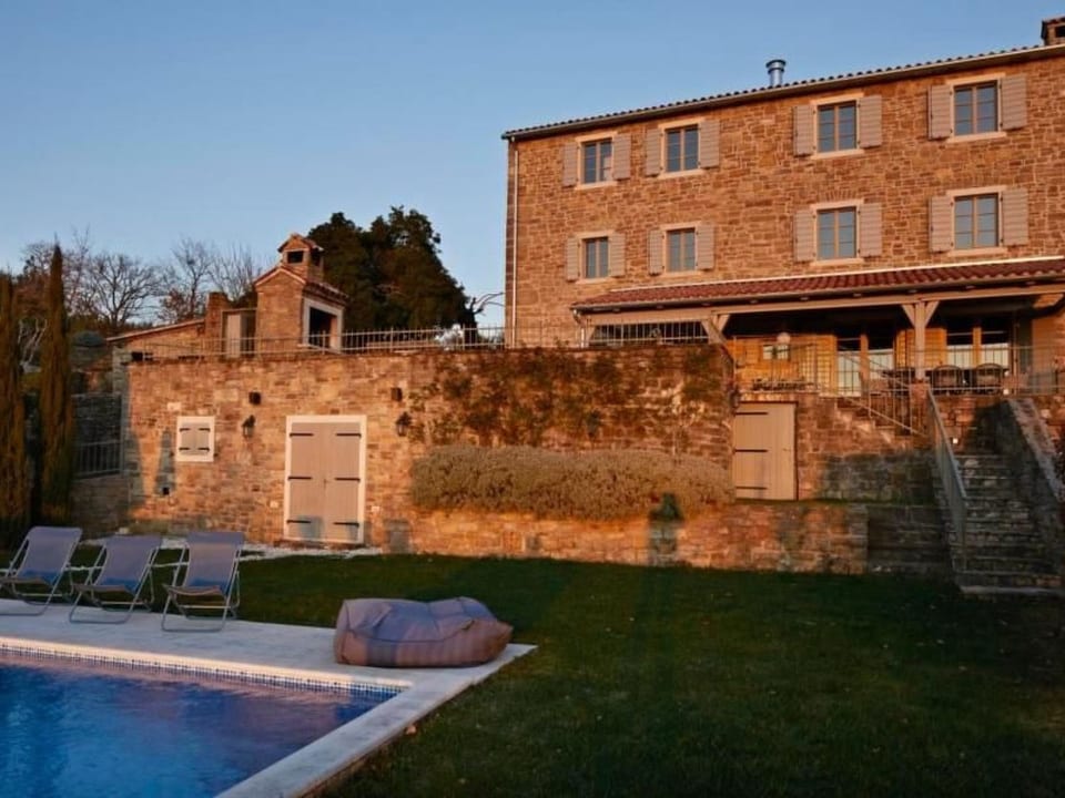 en Kostanjica con parrilla, terraza y jardín - Krnjak