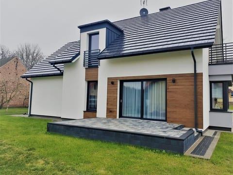 Gemütliches Ferienhaus mit Garten und Seeblick
