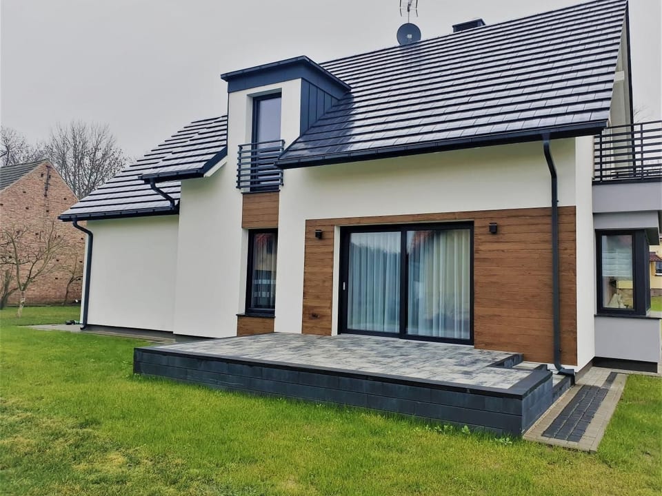 Gemütliches Ferienhaus mit Garten und Seeblick - Kołczewo