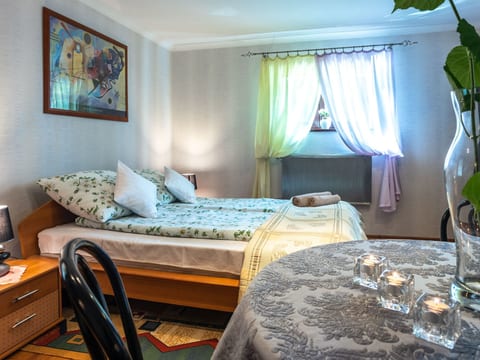 Wohnung mit Terrasse, Garten und Grill
