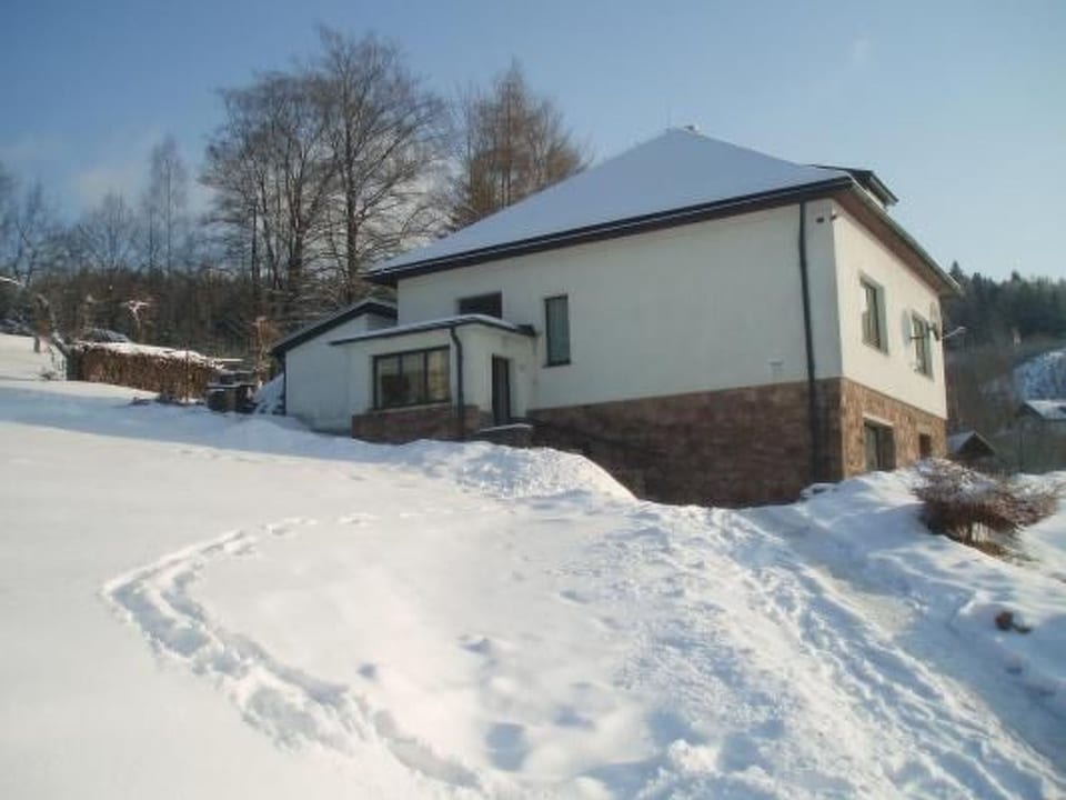 Villa Na Hora avec jardin, barbecue et terrasse - Malé Svatoňovice