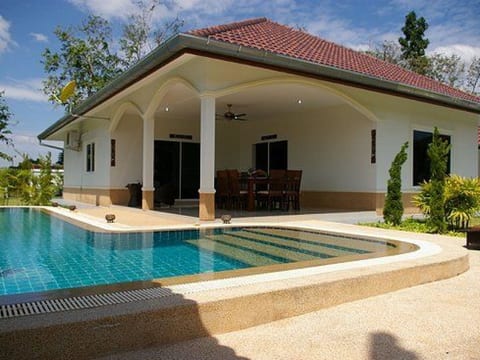 mit eigenem Pool