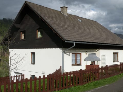 Modernes Ferienhaus in Granitzen mit Grill