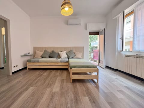 für 6 Personen ca. 96 m&sup2; in Arenzano, Norditalien (Ligurien)